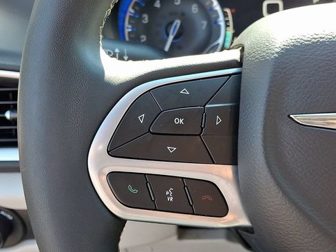 Certified 2023 Chrysler Pacifica Touring-L FWD image 21