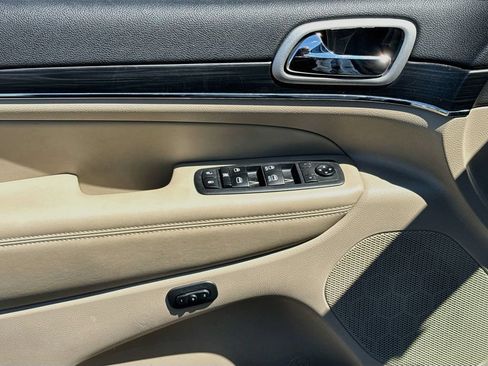 Used 2020 Jeep Grand Cherokee Limited AWD/4WD image 36