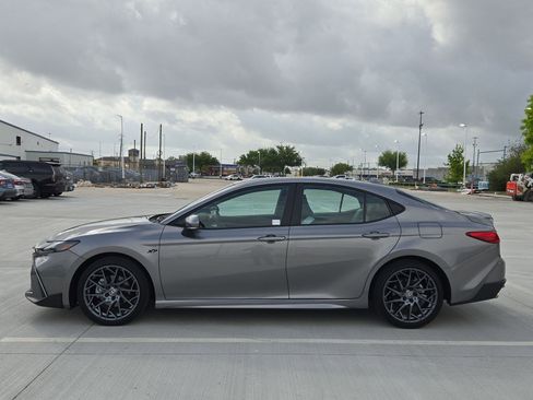 Used 2025 Toyota Camry SE w/ Convenience Package image 7