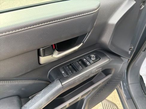 Used 2025 Toyota Tacoma TRD Off-Road image 12