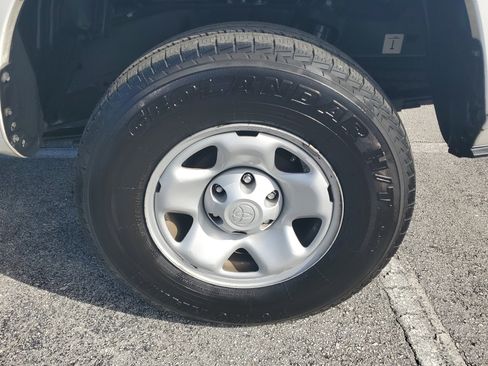 Used 2022 Toyota Tacoma SR image 7