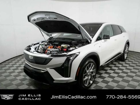 Used 2025 Cadillac Optiq Luxury 2 w/ LPO, Floor Liner Package AWD/4WD image 31