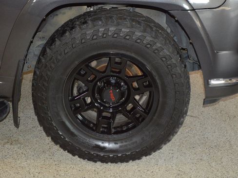 Used 2014 Toyota 4Runner Limited image 9