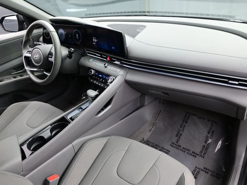 Certified 2025 Hyundai Elantra SEL image 13