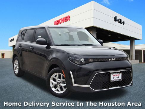 Used 2023 Kia Soul LX w/ LX Technology Package image 1