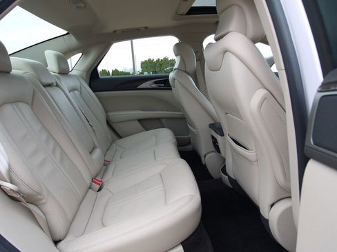 Used 2017 Lincoln MKZ Select w/ Technology Package image 9