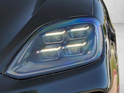 Used 2025 Porsche Cayenne Coupe AWD/4WD image 9