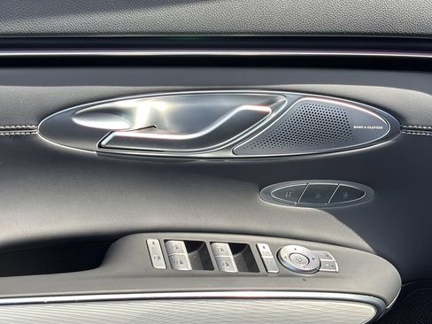 Certified 2026 Genesis GV70 2.5T Advanced AWD/4WD image 12