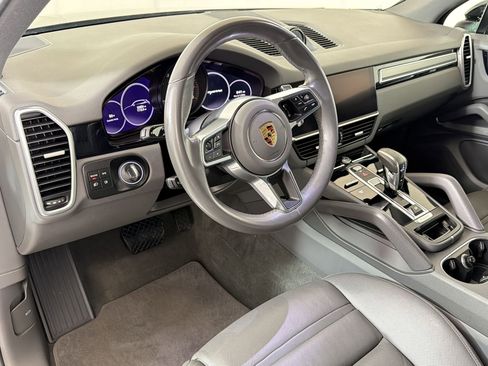 Used 2023 Porsche Cayenne Platinum Edition AWD/4WD image 4