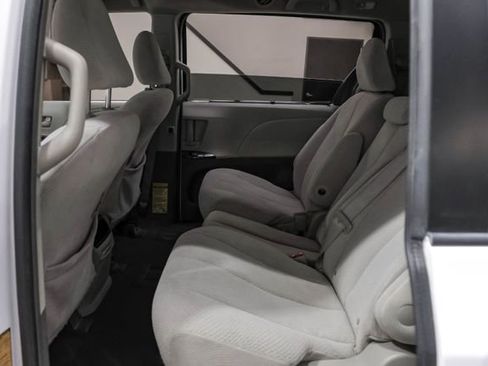 Used 2011 Toyota Sienna LE FWD image 37