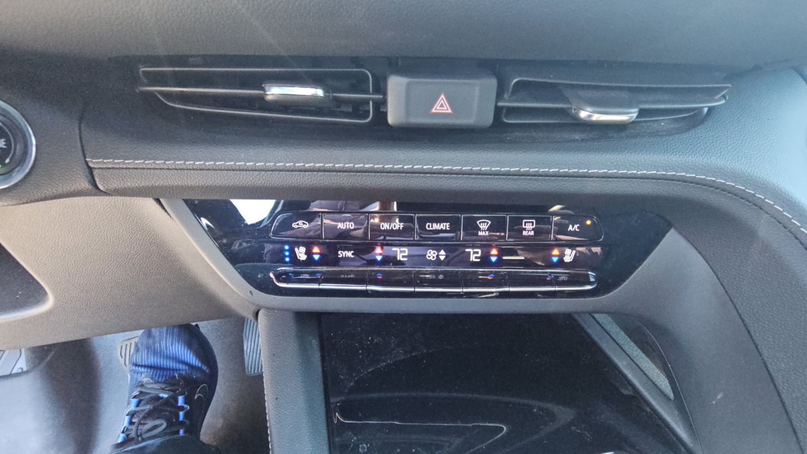 Used 2023 Buick Envision Avenir AWD/4WD image 18