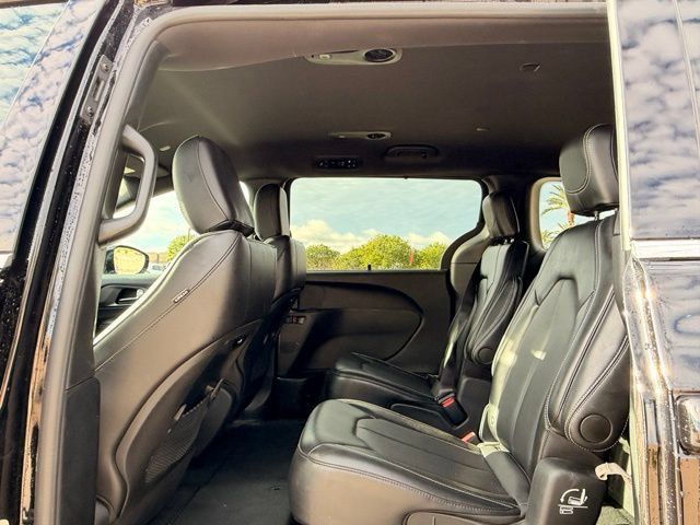 Certified 2025 Chrysler Pacifica Select FWD image 15