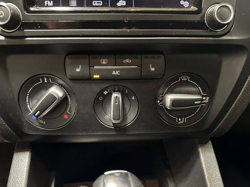 Used 2017 Volkswagen Jetta SE FWD image 19