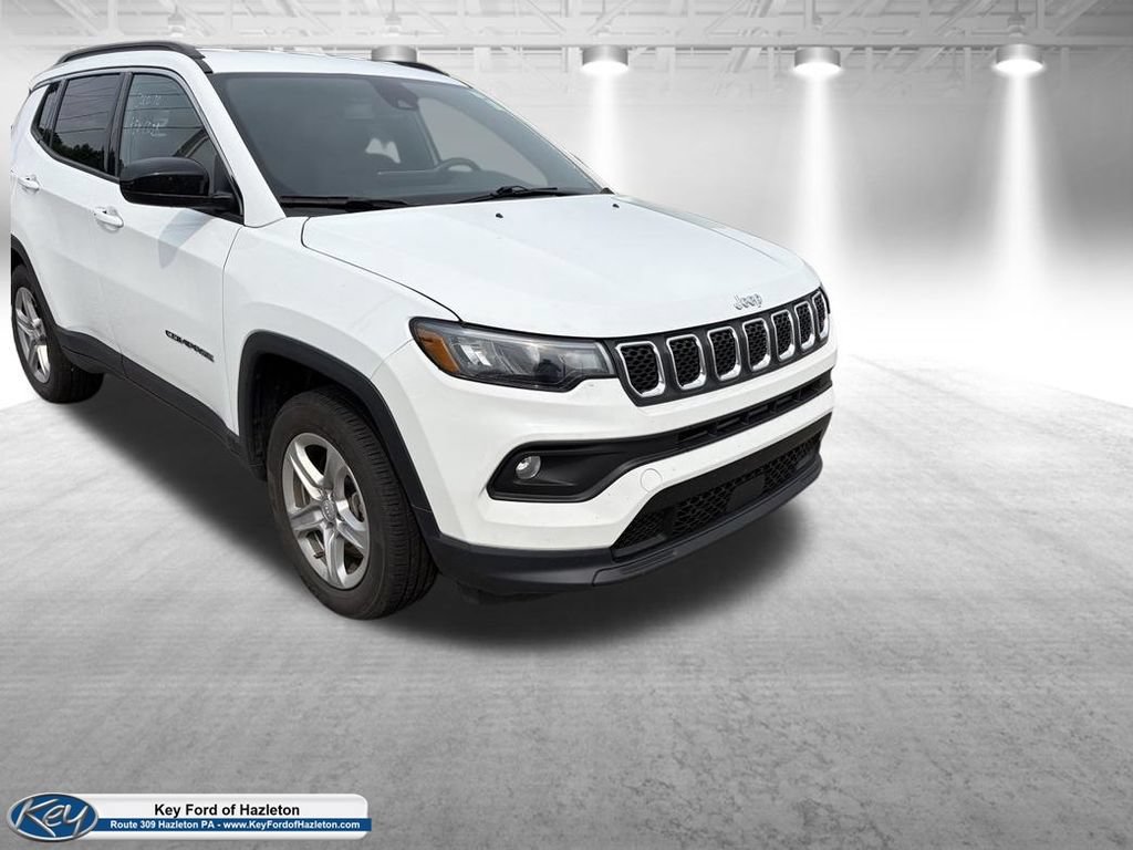 Used 2024 Jeep Compass Latitude AWD/4WD image 2