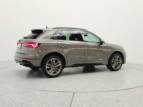 Used 2022 Audi Q3 2.0T Premium Plus w/ Premium Plus Package AWD/4WD image 5