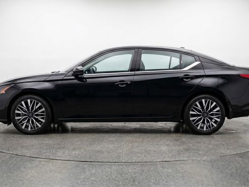 Used 2025 Nissan Altima 2.5 SV FWD image 5