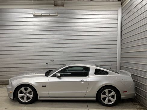 Used 2014 Ford Mustang GT Premium w/ Comfort Package RWD image 8