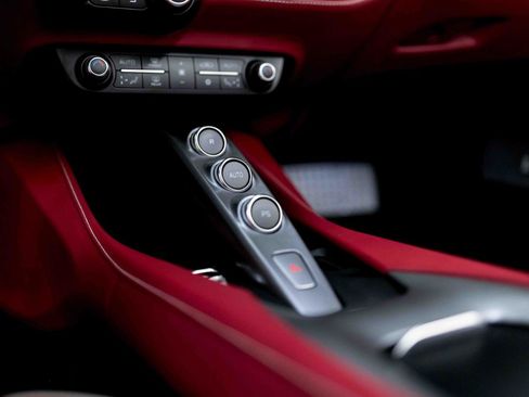 Used 2020 Ferrari Portofino RWD image 64