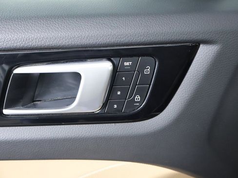 Used 2022 Porsche Cayenne image 37