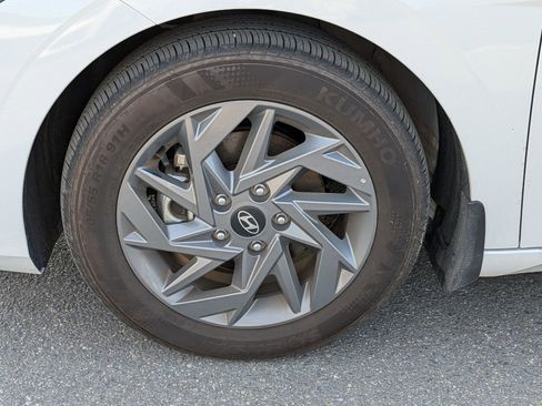 Used 2024 Hyundai Elantra SEL image 10