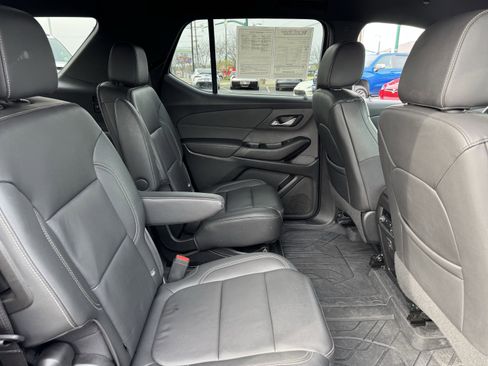 Used 2023 Chevrolet Traverse LT image 36
