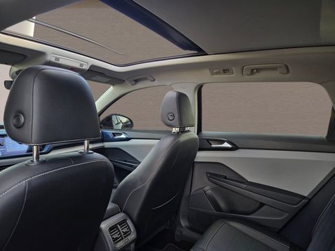 Used 2023 Volkswagen Taos SE w/ Panoramic Sunroof Package FWD image 14