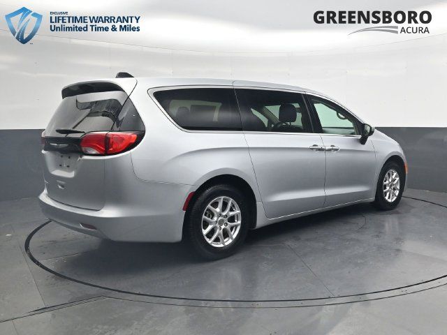 Used 2023 Chrysler Voyager LX FWD image 5