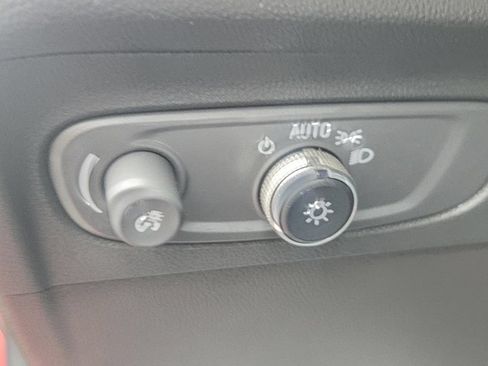 Used 2023 Buick Envision Essence FWD image 34