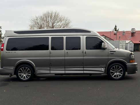Used 2020 GMC Savana 2500 Extended w/ Enhanced Convenience Package image 3