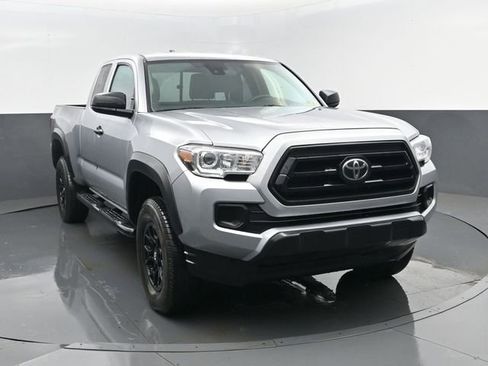 Used 2020 Toyota Tacoma SR w/ SX Package image 3
