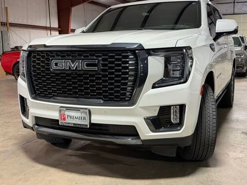 Used 2023 GMC Yukon Denali Ultimate AWD/4WD image 3