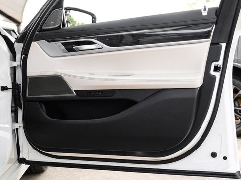 Used 2020 BMW 740i w/ Premium Package RWD image 59