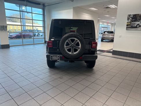 Used 2019 Jeep Wrangler Unlimited Sahara image 17