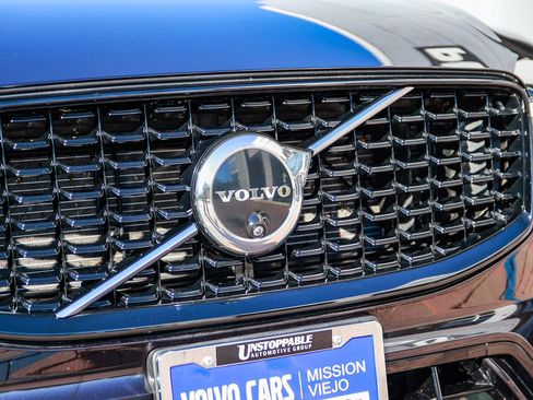 Used 2025 Volvo XC60 B5 Plus image 12