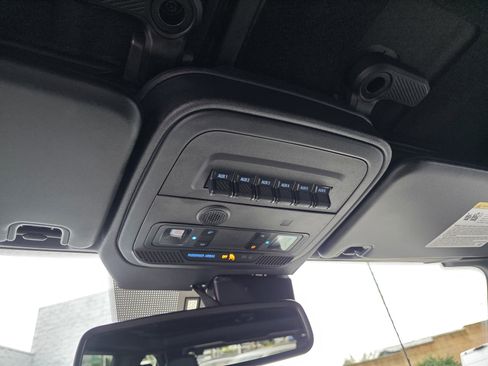 Used 2023 Ford Bronco Wildtrak image 18