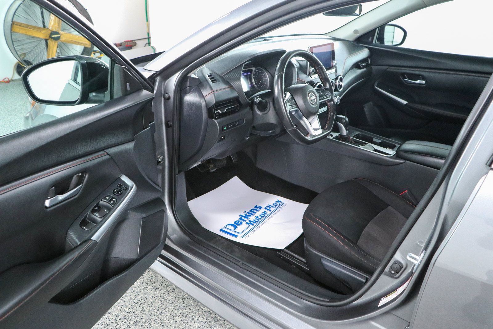 Used 2024 Nissan Sentra SR FWD image 3
