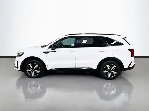 Certified 2022 Kia Sorento S w/ Panoramic Sunroof Package image 4