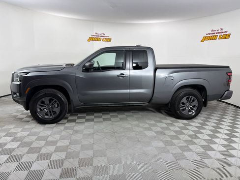 Certified 2025 Nissan Frontier SV w/ SV Convenience Package RWD image 2