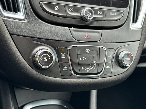 Used 2017 Chevrolet Malibu LT image 19