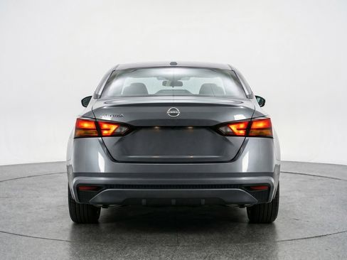 Used 2025 Nissan Altima 2.5 SV FWD image 7