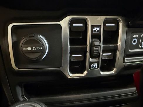 Used 2025 Jeep Wrangler Unlimited Sahara w/ Safety Group image 25