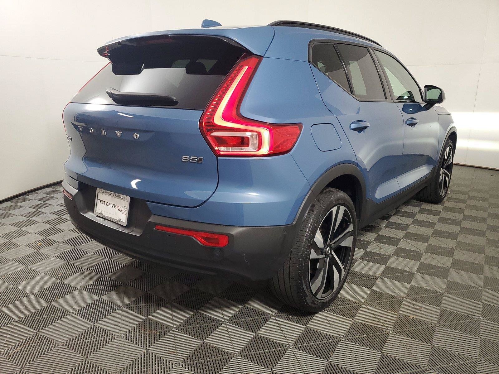 Used 2024 Volvo XC40 B5 Ultimate w/ Protection Package Premier AWD/4WD image 6