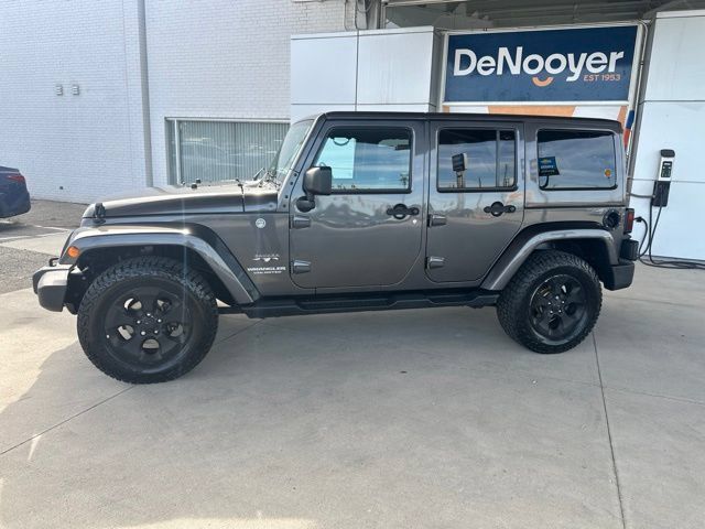 Used 2016 Jeep Wrangler Unlimited Sahara w/ Connectivity Group AWD/4WD image 11