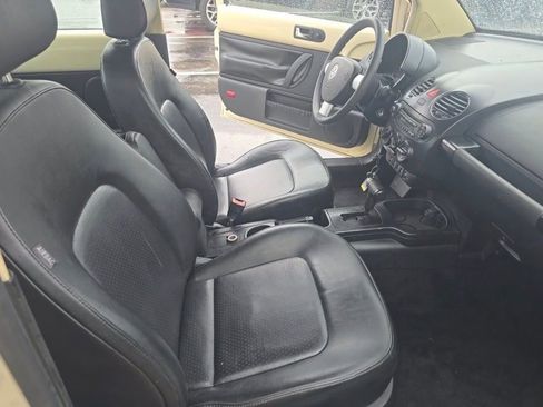 Used 2006 Volkswagen Beetle Coupe w/ Package 1 FWD image 8