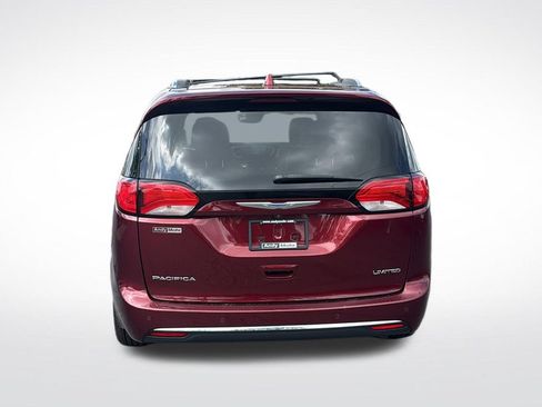 Used 2018 Chrysler Pacifica Limited w/ Tire & Wheel Group FWD image 6