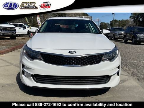Used 2018 Kia Optima LX w/ 17" Alloy Wheels Package FWD image 2