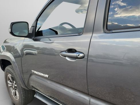 Used 2019 Toyota Tacoma TRD Sport image 25
