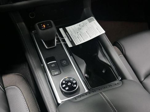 New 2025 Nissan Pathfinder SL image 24