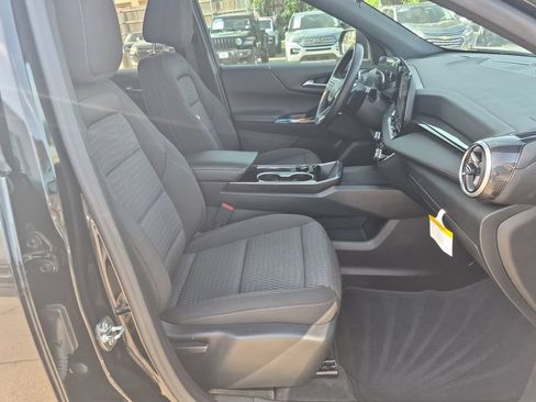 Used 2026 Chevrolet Equinox LT FWD image 24
