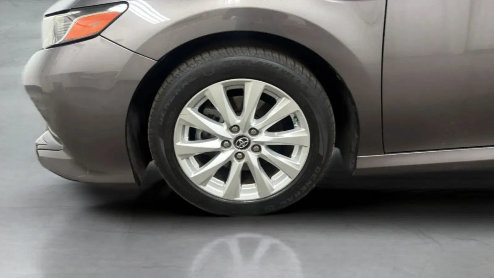 Used 2019 Toyota Camry LE FWD image 28